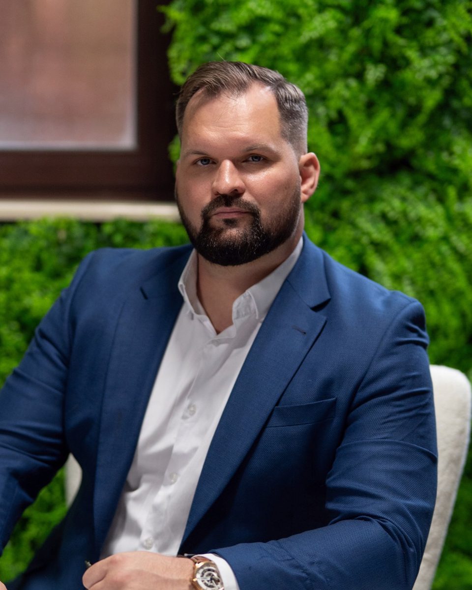 Daniel Piwnicki, Leasing Atelier — Ubezpieczenia i usługi concierge
